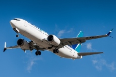 Авиокомпаниите променят маршрути и връщат самолети след новините от Иран