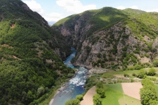 Албания предлага рафтинг по река Дрин
