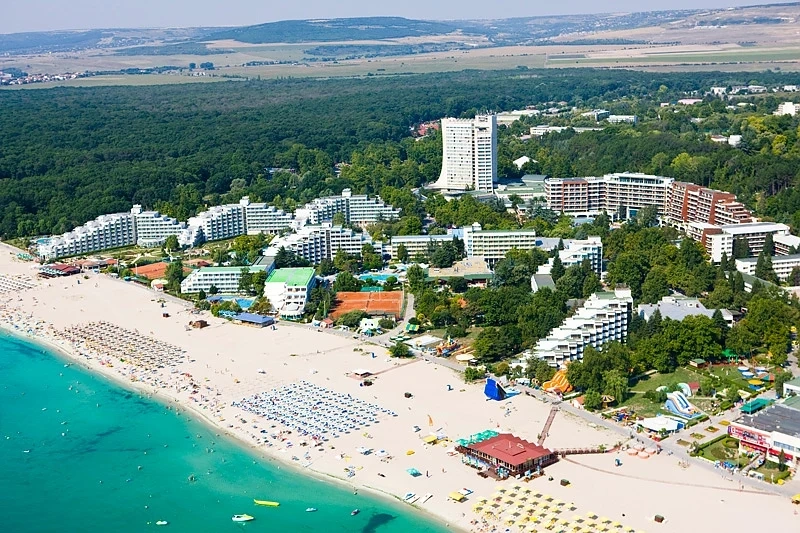 10% спад на нощувките очакват в Албена