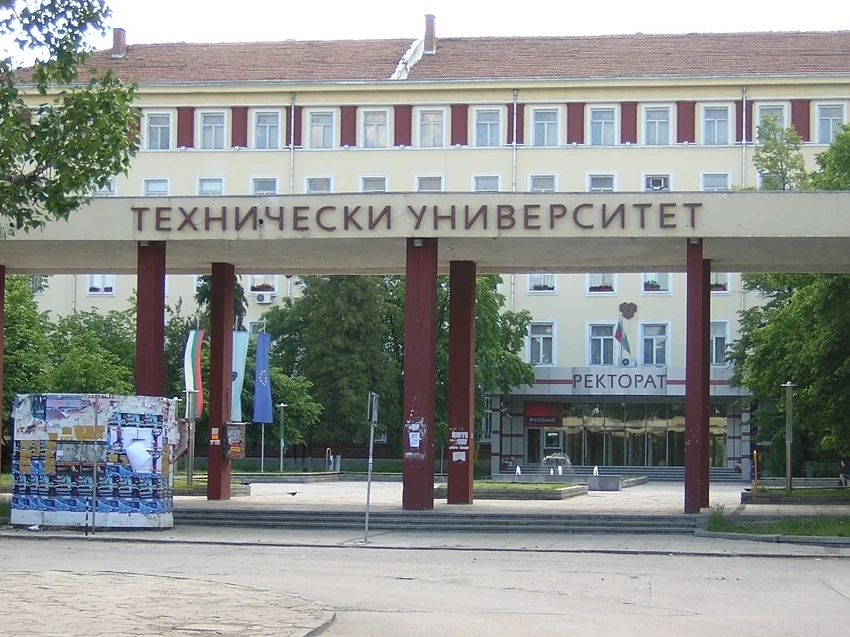 Техническият университет си търси агенция за авиобилети