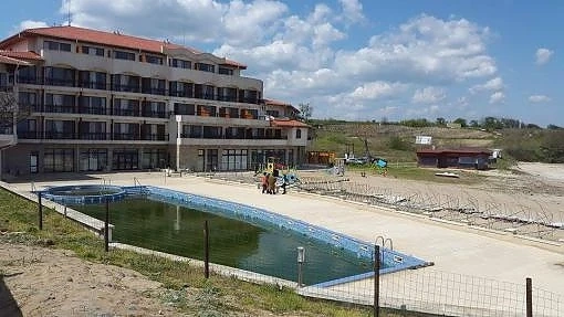 Кой обезобразява Черноморието?