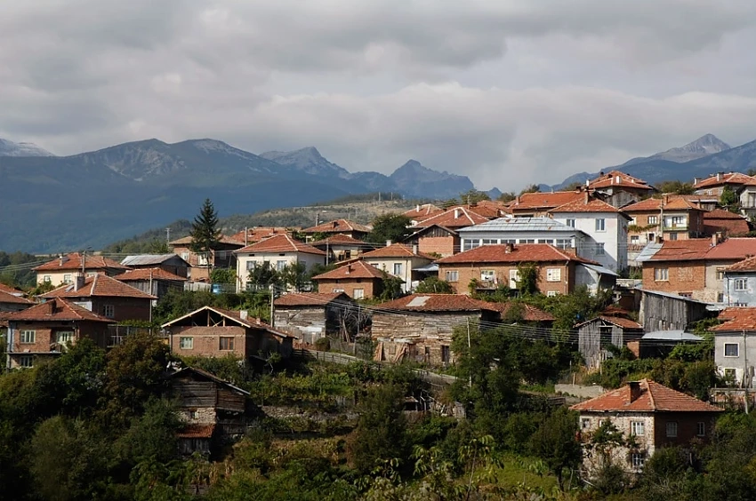 Чужденци посещават вековни къщи около Банско