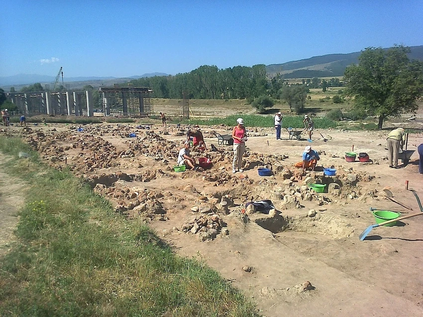 Къщи с история от 7500 години открити край Мурсалево