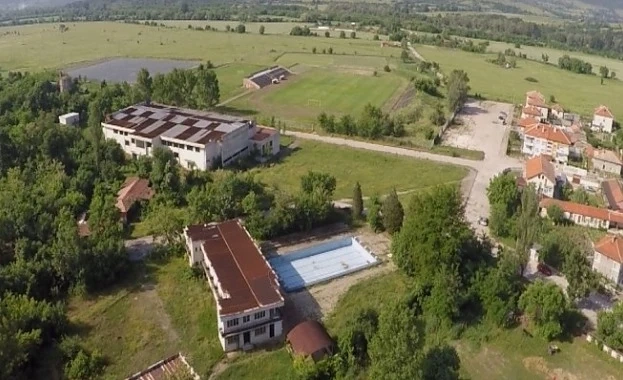 Съмнителна сделка за терен в Баня