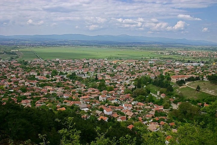 В Казанлъшко правят паметник на Бай Ганьо