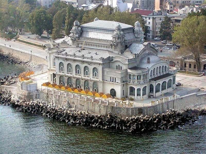 Възстановяват историческо казино