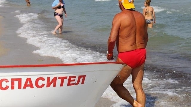 Спасители на южния плаж в Слънчев бряг ще пазят плажуващите до края на септември