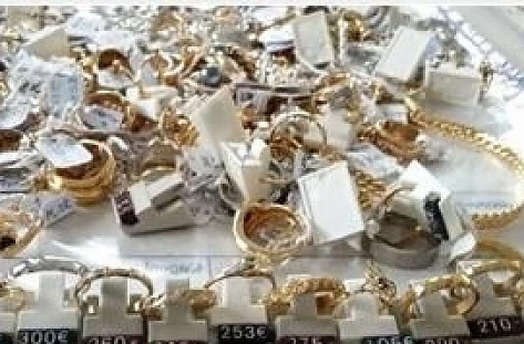 Френски митничари спипаха наши сънародници с крадени бижута