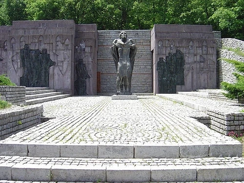 Община Петрич рекламира Самуиловата крепост 
