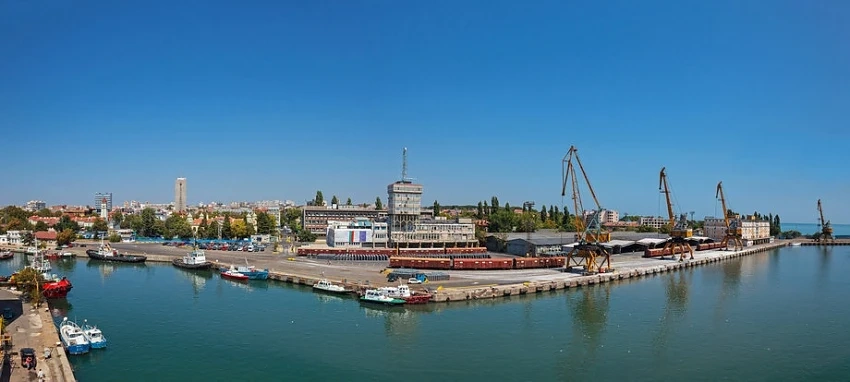 Отвориха за маневриране пристанище \"Бургас\"