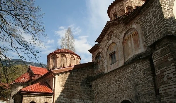 Вековни съкровища пази Бачковският манастир  