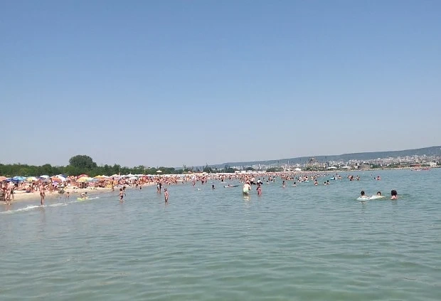 Електробуси ще превозват туристи до градските плажове във Варна