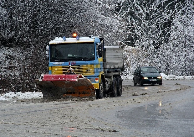Ограничено е движението на \"Предела\" заради снегопочистване