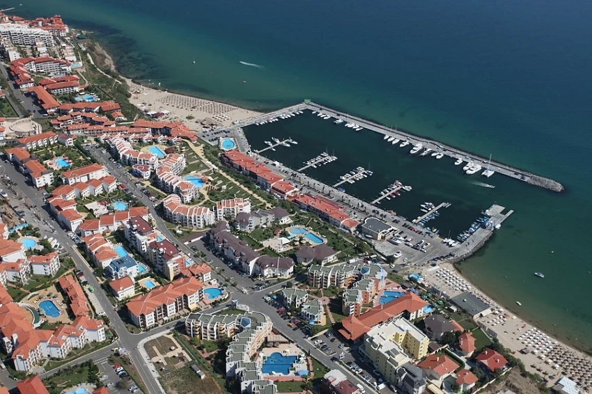 Руснаци и англичани все повече купуват имоти в Св. Власт 