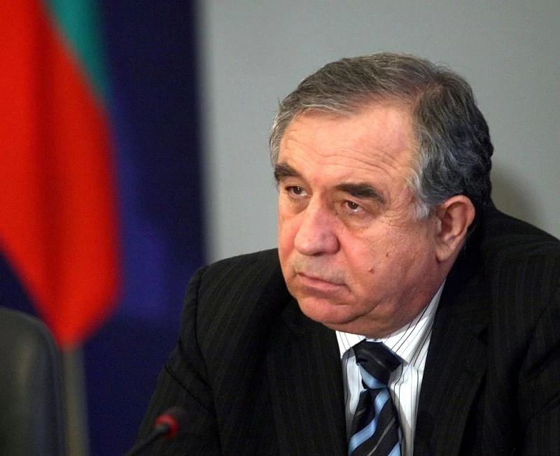 Липсата на персонал застрашава летния сезон
