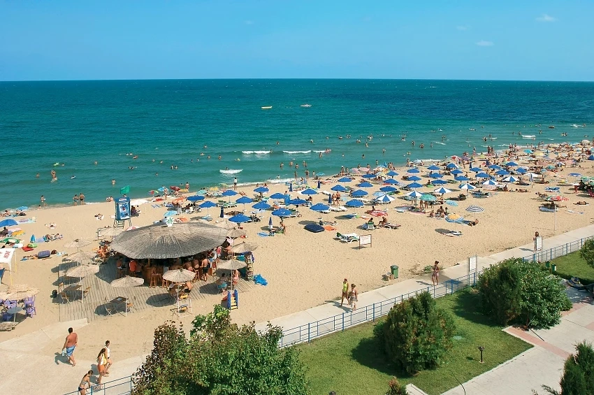 Еднакви цени за море предлагат България и Гърция през юни