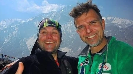 Двама нашенци изкачиха връх Макалу