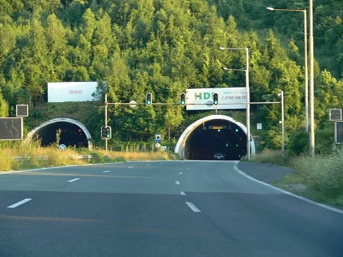 До петък тунелът \"Топли дол\" ще бъде двупосочен