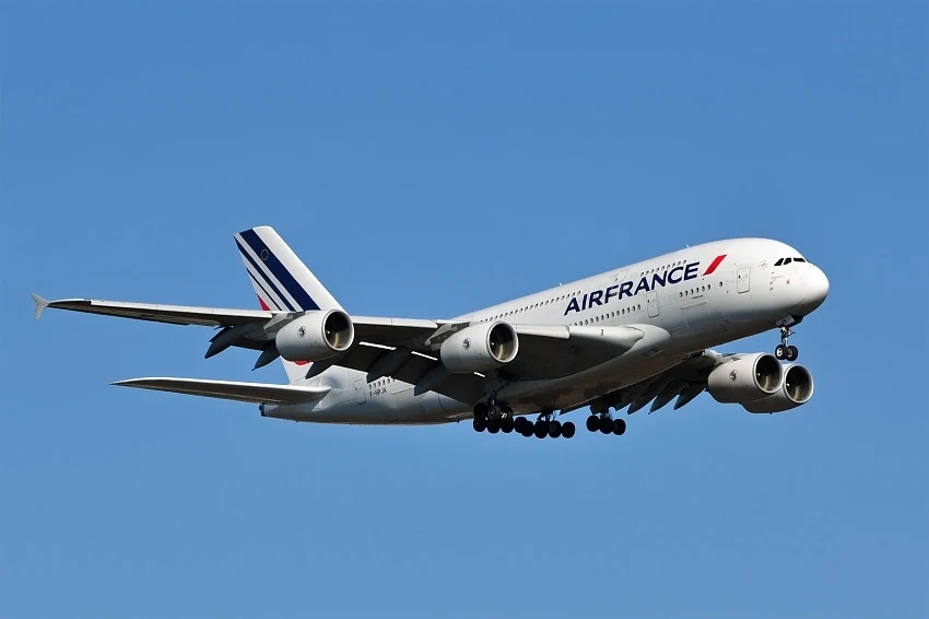 „Air France” отменя полетите си от и до София