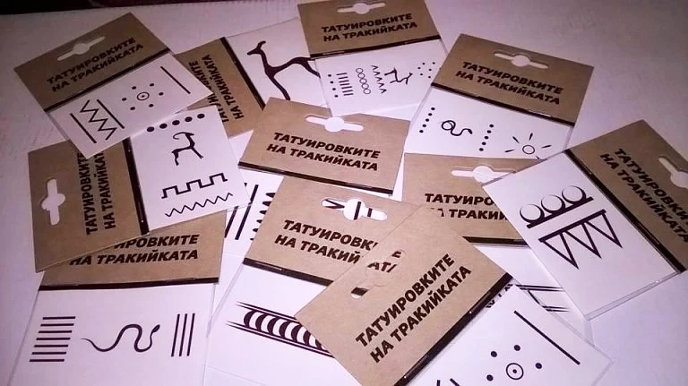 Майсторят временни тракийски татуировки в Бургаския археологически музей