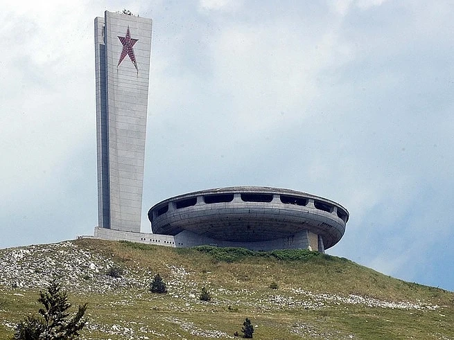 Паметникът на Бузлуджа е хит за американските туристи