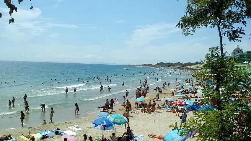 Слънчево и топло време по морето