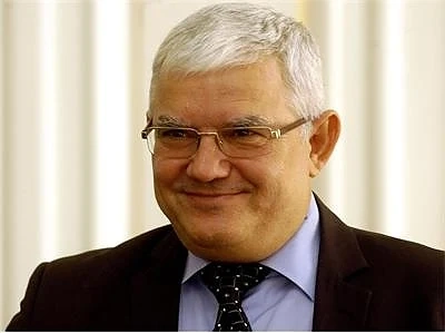 Проф. Митев има любима туристическа фирма