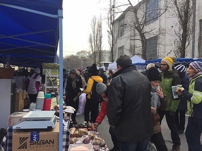 Опашка за фермерски стоки в центъра на София