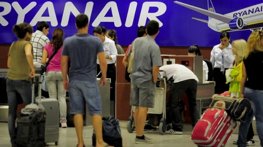Ryanair обмисля премахването на втори ръчен багаж в самолета 