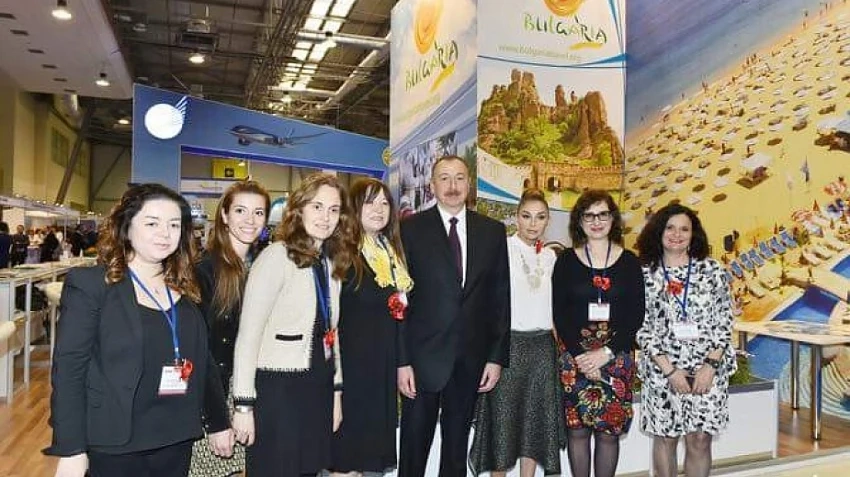 Президентът на Азербайджан посети българския щанд в Баку