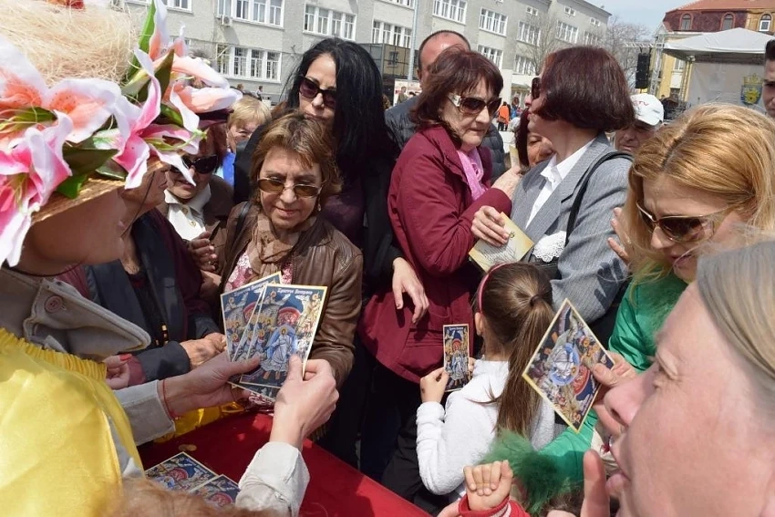 Празнична програма събра стотици в Бургас 