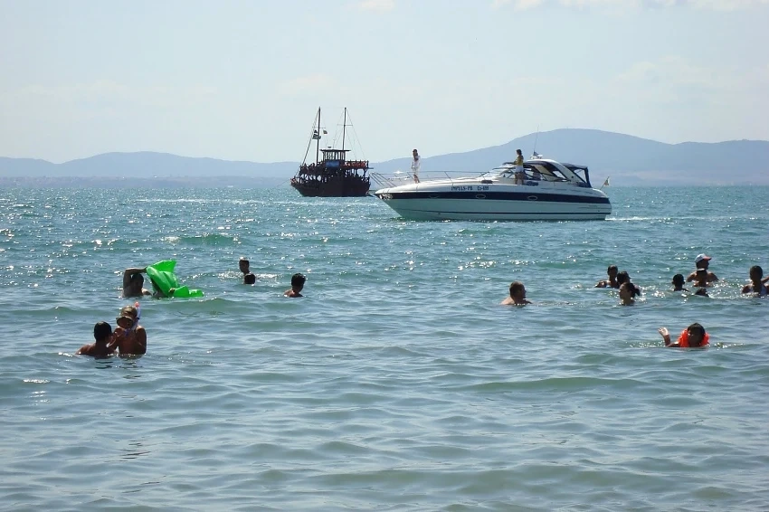 Внимавайте с надуваемите дюшеци в морето 