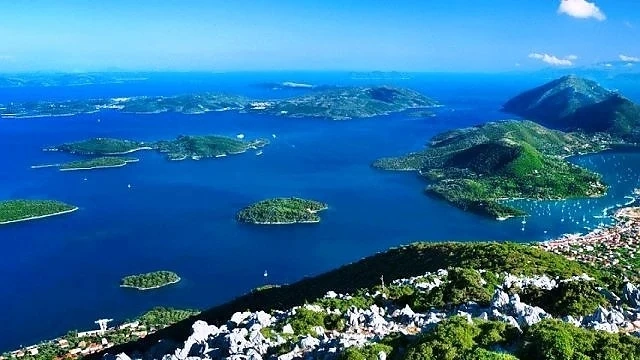 Двойка си купи пакет с настаняване на 600 км от един остров до друг 