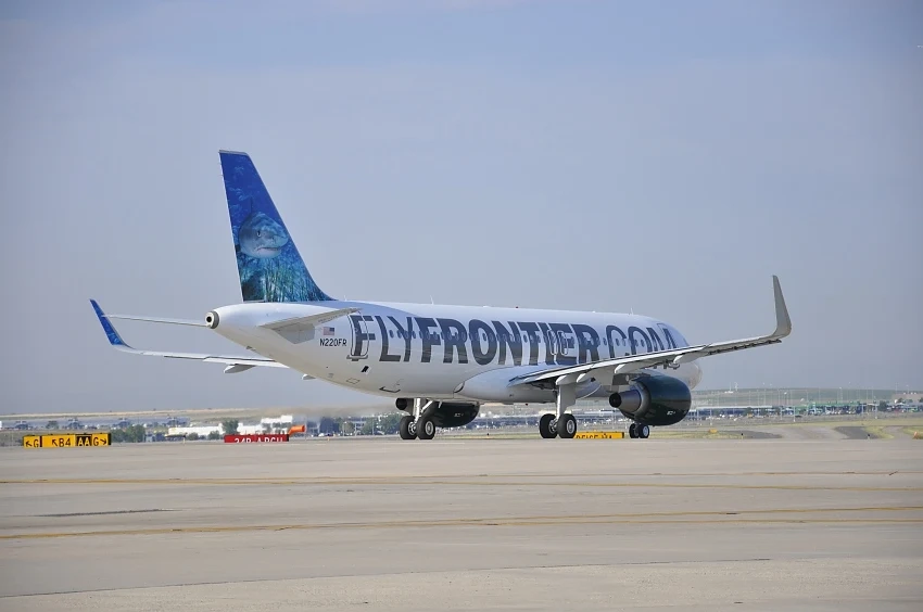 Пътници свалени от борда на авиокомпания Frontier Airlines 