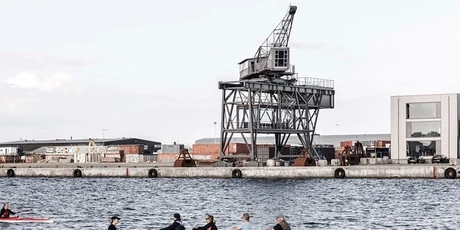 Архитект превърна кран в хотел  