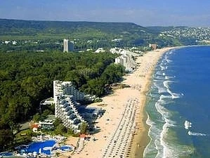 Ръст на нощувките през август с 6.3% 