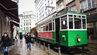 Безплатен ретро трамвай вози малки и големи из София 
