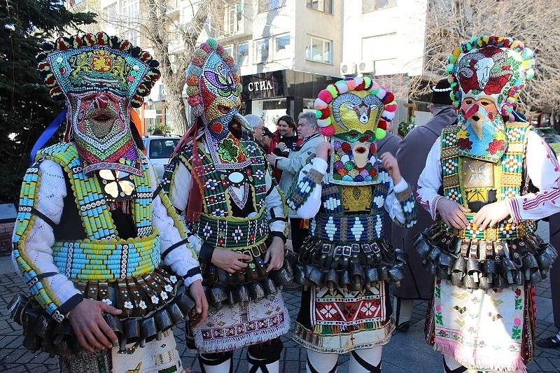 Кукери се събраха в Хасково да почетат коледарските обичай 