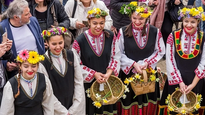 Лазарки възкресяват традициите в „Етъра”