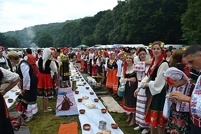 Веселие по български: Няма село без фест  