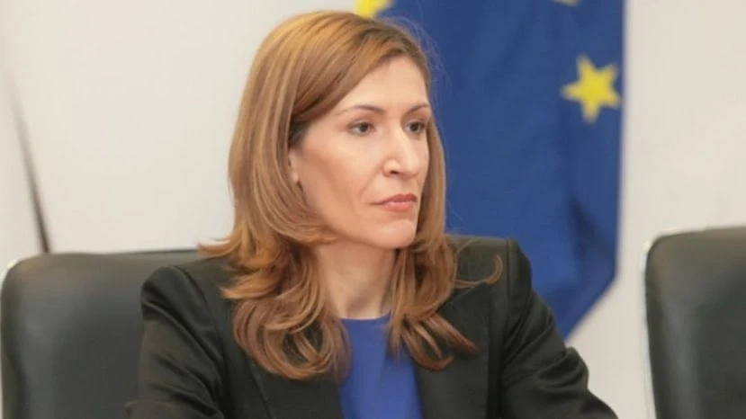 Министерството на туризма проверява фирма, изоставила туристи в автобус на магистрала \"Струма\"