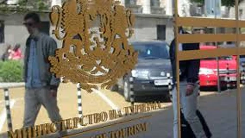 Министерството на туризма заличи осем туроператора от регистъра