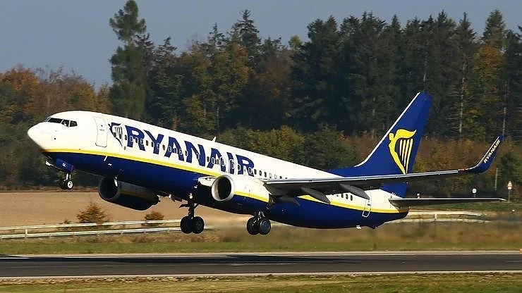 Ryanair отчете ръст, но предупреди за трудности през идната година 