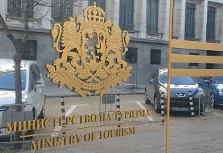 Министерството на туризма заличава още 21 туроператора от регистъра