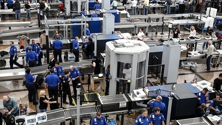 TSA опроверга информацията, че се готви да пропуска пътници без проверка