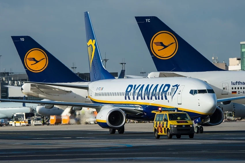 Ryanair ще таксува и ръчния багаж