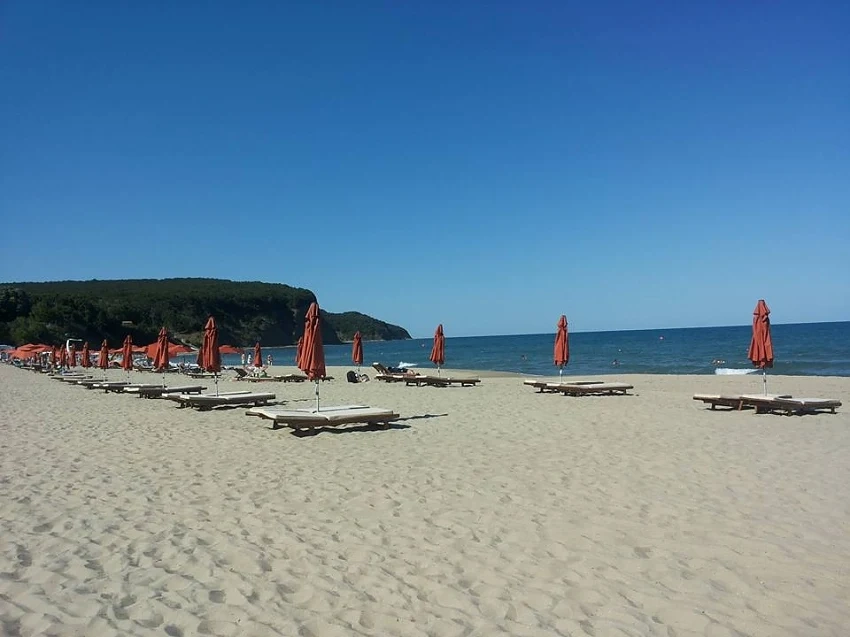 Търсят концесионери на три морски плажа  