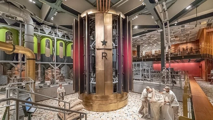 Starbucks откри ресторант в Милано