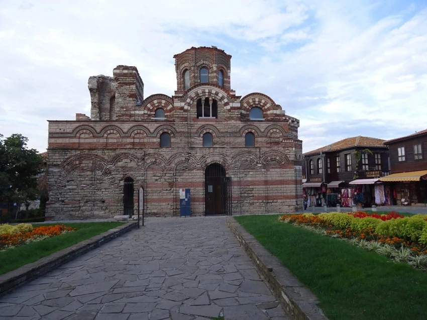 Дичо ще пее за любовта в Несебър