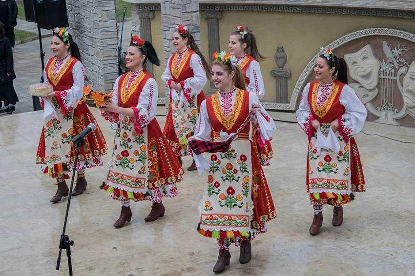  Дионисиевите празници в Мездра